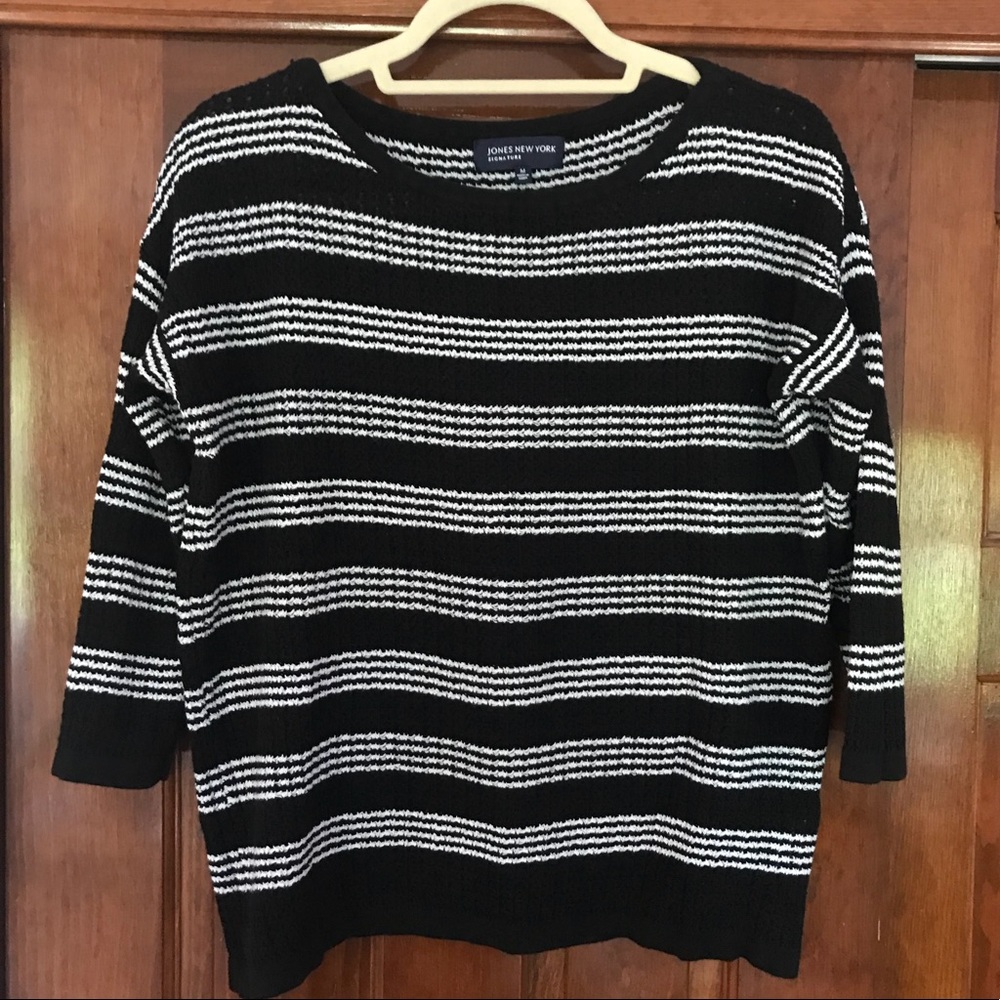Stripped 3/4 sleeve sweater